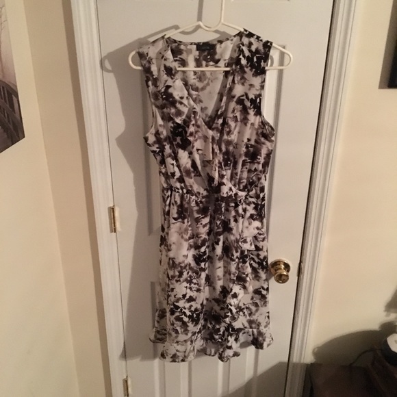 Ruffled, black, white and grey sleeveless dress - Picture 1 of 3